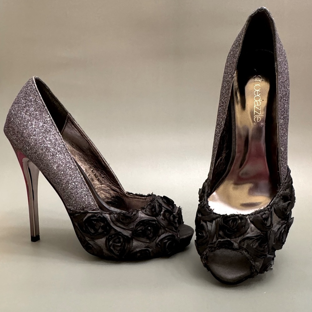 Shoedazzle Sz 6 Flower applique and glitter pumps